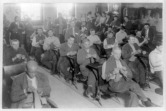 Prisoners knitting socks for soldiers at sing sing 1915