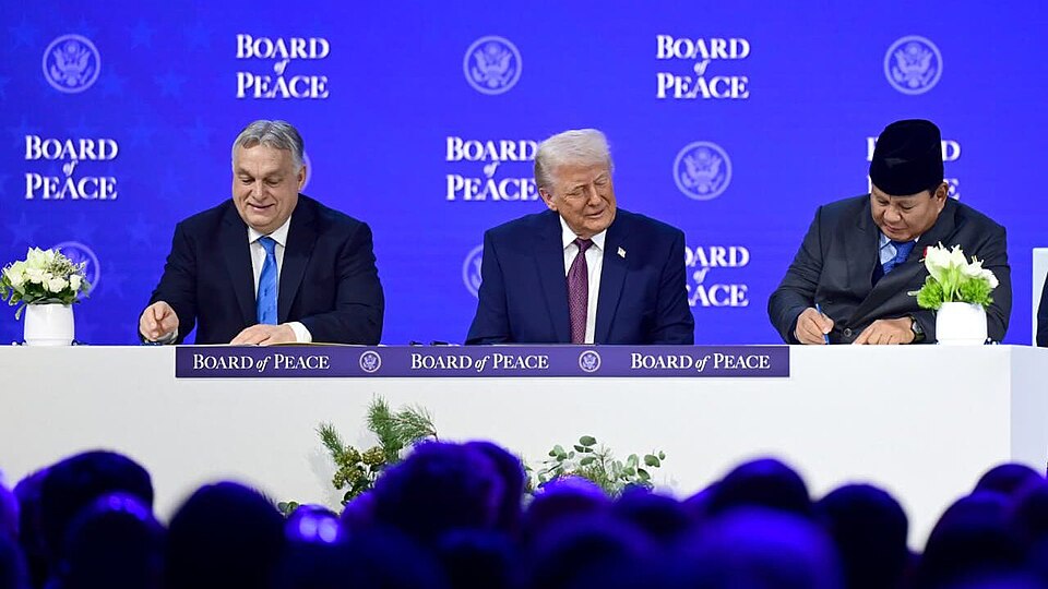 960px prime minister of hungary viktor orba n and indonesian president prabowo subianto signs the declaration to join the board of peac
